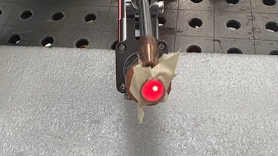 Lampu merah kimpalan laser tidak berpusat? Sebab dan penyelesaian